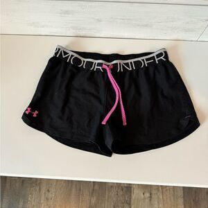 GIRLS UNDER ARMOUR SHORTS SIZE YOUTH XL